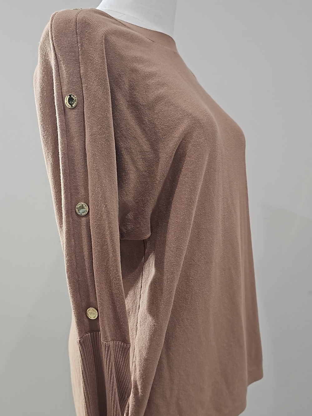 Anne Klein Sweater Size M Camel Brown Dolman Gold Buttons Batwing - Picture 3 of 4